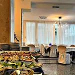 Hotel Ambra - Fronte Mare - Vicinissimi Al Centro 3*