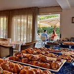 Hotel Ambra - Fronte Mare - Vicinissimi Al Centro