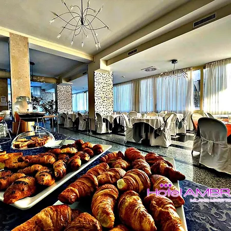 Ambra - Fronte Mare - Vicinissimi Al Centro 3* Milano Marittima