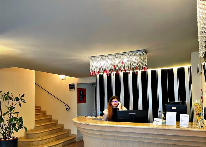 Hotell Ambra - Fronte Mare - Vicinissimi Al Centro