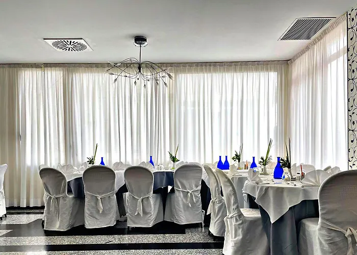 Hotel Ambra - Fronte Mare - Vicinissimi Al Centro Milano Marittima