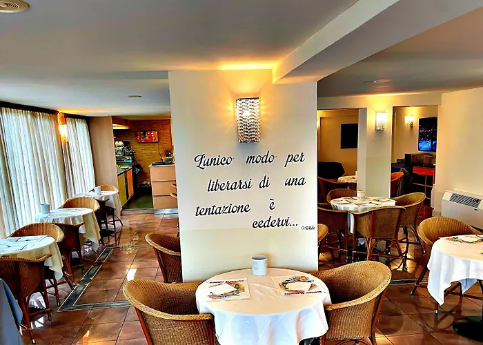 Hotel Ambra - Fronte Mare - Vicinissimi Al Centro Milano Marittima