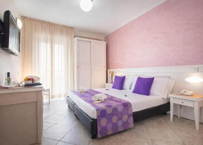 Ambra - Fronte Mare - Vicinissimi Al Centro Hotel Milano Marittima