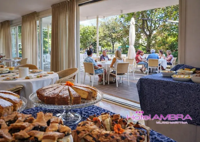 Ambra - Fronte Mare - Vicinissimi Al Centro Hotel 3*