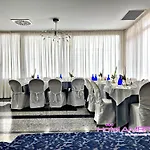 Ambra - Fronte Mare - Vicinissimi Al Centro Milano Marittima
