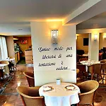 Hotel Ambra - Fronte Mare - Vicinissimi Al Centro Milano Marittima