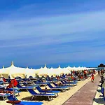 Ambra - Fronte Mare - Vicinissimi Al Centro Milano Marittima