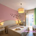 Hotel Ambra - Fronte Mare - Vicinissimi Al Centro