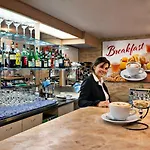 Hotel Ambra - Fronte Mare - Vicinissimi Al Centro