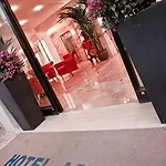 Ambra - Fronte Mare - Vicinissimi Al Centro Hotel 3*