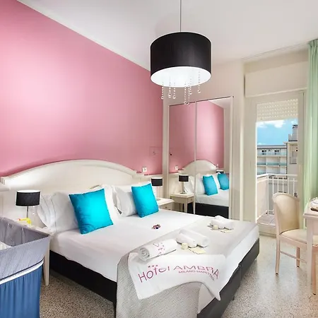 Ambra - Fronte Mare - Vicinissimi Al Centro 3* Milano Marittima