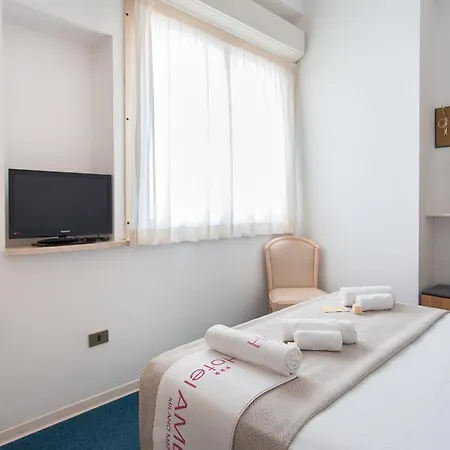 Ambra - Fronte Mare - Vicinissimi Al Centro 3*