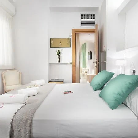 Ambra - Fronte Mare - Vicinissimi Al Centro Szálloda 3*