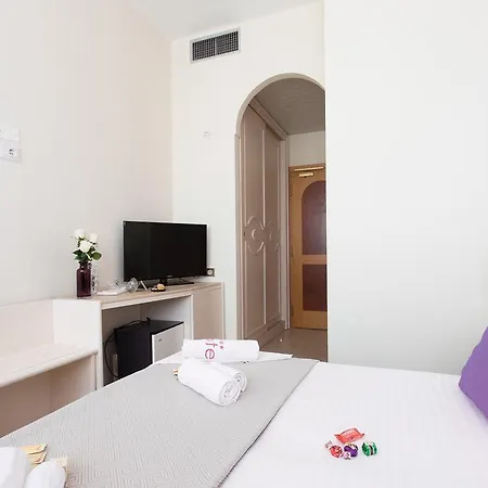 Ambra - Fronte Mare - Vicinissimi Al Centro Hotel