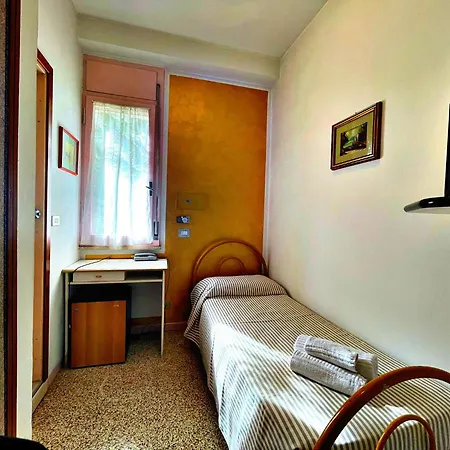 Szálloda Ambra - Fronte Mare - Vicinissimi Al Centro Milano Marittima