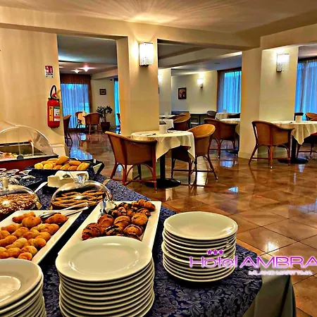 Ambra - Fronte Mare - Vicinissimi Al Centro ホテル 3*