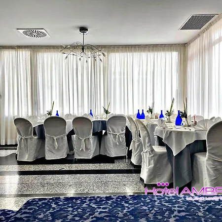 Ambra - Fronte Mare - Vicinissimi Al Centro Milano Marittima