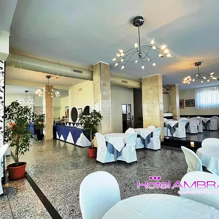 Ambra - Fronte Mare - Vicinissimi Al Centro 3* Milano Marittima