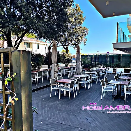 Ambra - Fronte Mare - Vicinissimi Al Centro 3*