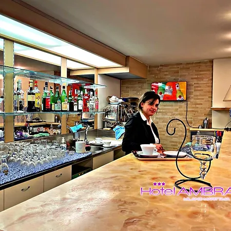 Ambra - Fronte Mare - Vicinissimi Al Centro Milano Marittima