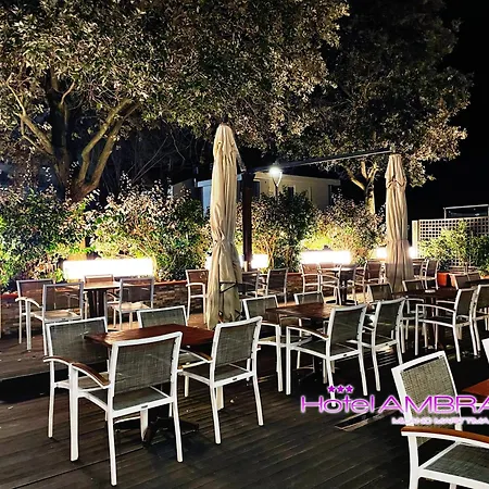 Ambra - Fronte Mare - Vicinissimi Al Centro 3* Milano Marittima