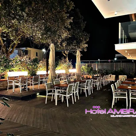 Ambra - Fronte Mare - Vicinissimi Al Centro Milano Marittima