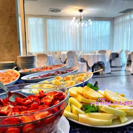 Ambra - Fronte Mare - Vicinissimi Al Centro Hotel 3*