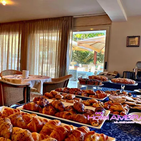 Ambra - Fronte Mare - Vicinissimi Al Centro Hotel Milano Marittima