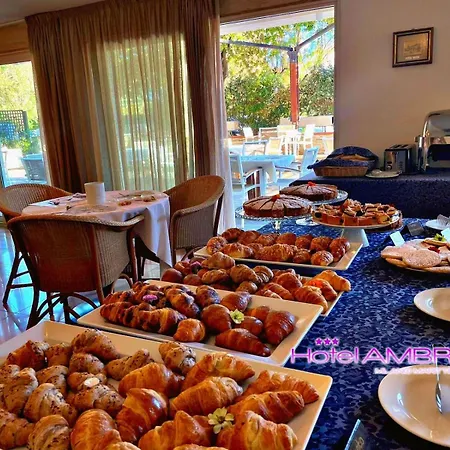 Hotel Ambra - Fronte Mare - Vicinissimi Al Centro 3*