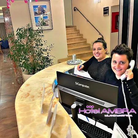 Szálloda Ambra - Fronte Mare - Vicinissimi Al Centro 3*