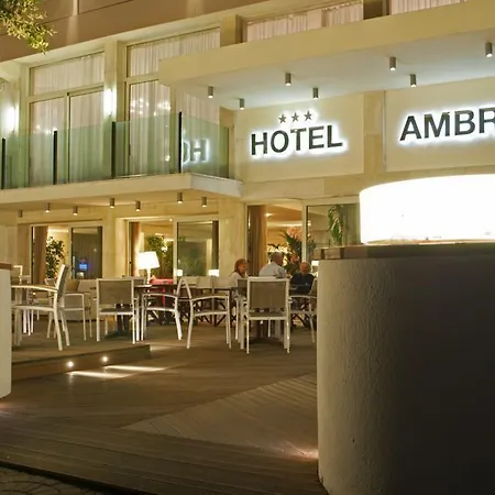 Szálloda Ambra - Fronte Mare - Vicinissimi Al Centro 3*