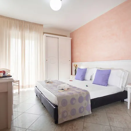 Szálloda Ambra - Fronte Mare - Vicinissimi Al Centro 3*