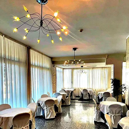 Szálloda Ambra - Fronte Mare - Vicinissimi Al Centro 3*