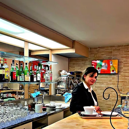 Hotel Ambra - Fronte Mare - Vicinissimi Al Centro