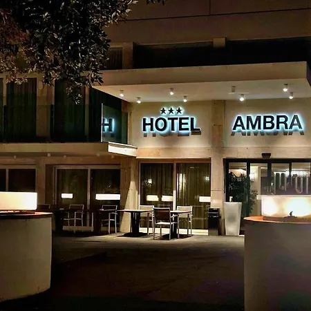 Ambra - Fronte Mare - Vicinissimi Al Centro 3*