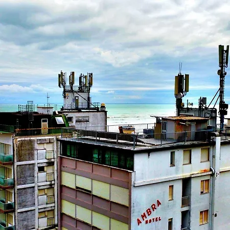 Ambra - Fronte Mare - Vicinissimi Al Centro Szálloda Milano Marittima