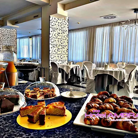 Ambra - Fronte Mare - Vicinissimi Al Centro 3* Milano Marittima