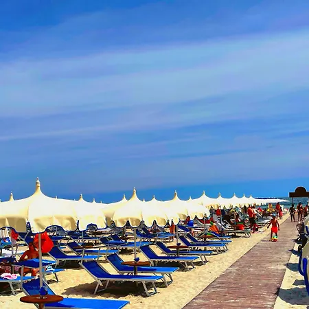 Ambra - Fronte Mare - Vicinissimi Al Centro Milano Marittima