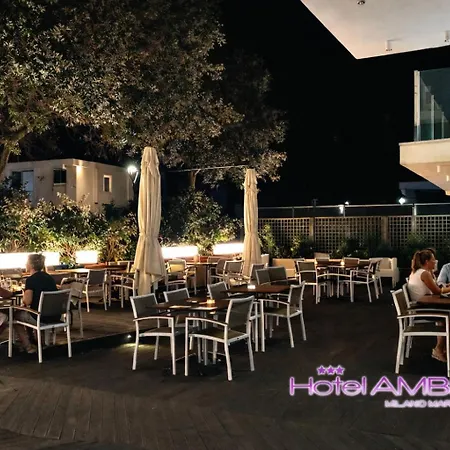 호텔 Ambra - Fronte Mare - Vicinissimi Al Centro