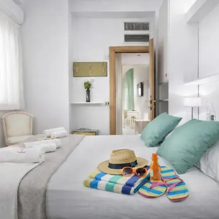 Hotel Ambra - Fronte Mare - Vicinissimi Al Centro 3*