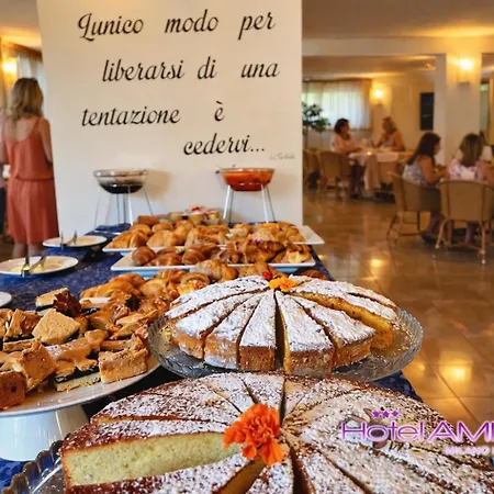 Ambra - Fronte Mare - Vicinissimi Al Centro 3*