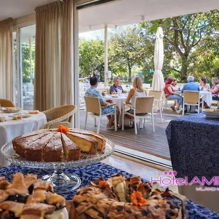 Ambra - Fronte Mare - Vicinissimi Al Centro ホテル 3*