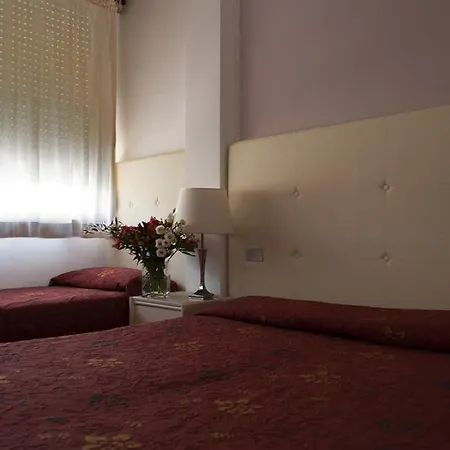 Hotel Ambra - Fronte Mare - Vicinissimi Al Centro