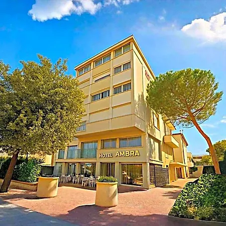 Ambra - Fronte Mare - Vicinissimi Al Centro Hotel 3*