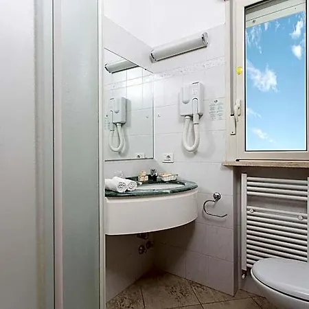 Ambra - Fronte Mare - Vicinissimi Al Centro 3*