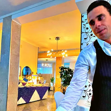 Ambra - Fronte Mare - Vicinissimi Al Centro Hotel 3*