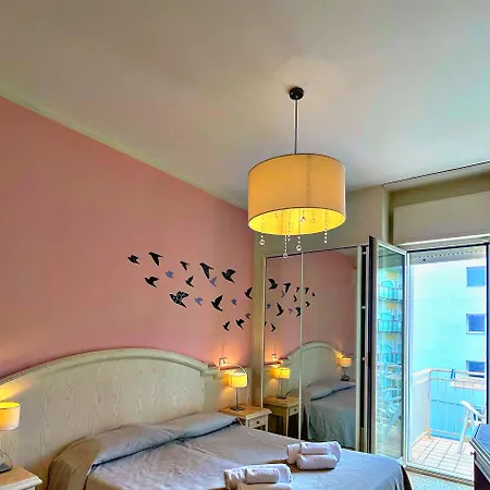 Hotel Ambra - Fronte Mare - Vicinissimi Al Centro 3*