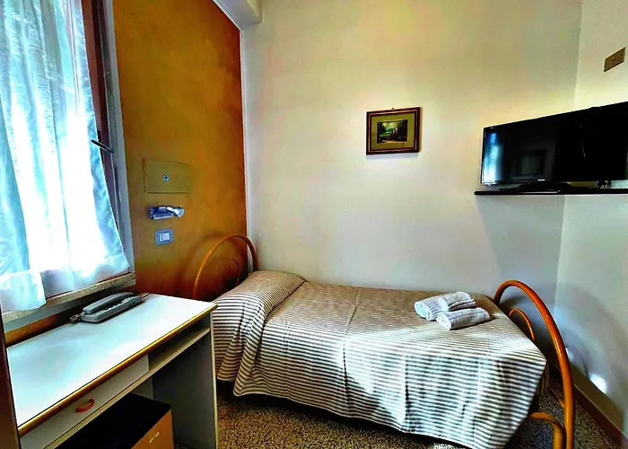 Ambra - Fronte Mare - Vicinissimi Al Centro Otel 3*
