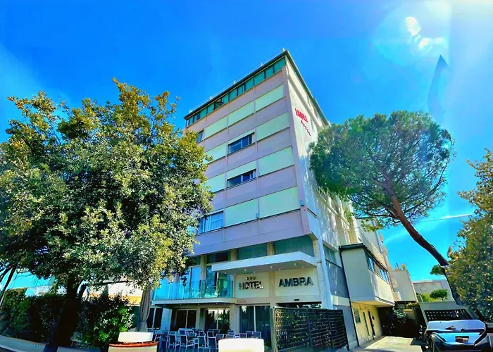 Ambra - Fronte Mare - Vicinissimi Al Centro Otel 3*