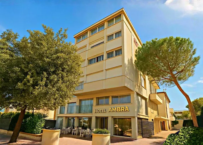Ambra - Fronte Mare - Vicinissimi Al Centro Milano Marittima